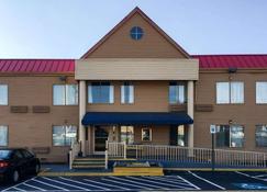 Days Inn by Wyndham Thomson - Thomson - Gebouw