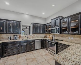 Horse-Friendly Retreat/Sleeps 12/Near Tarleton! + Game Room! - Stephenville - Cozinha