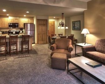 Stunning Ski-In & Ski-Out Five Star Resort Lodge With All The Amenities! - Breckenridge - Living room