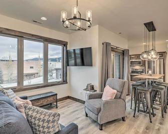 Sleek Columbia Falls Condo Centrally Located! - Columbia Falls - Living room