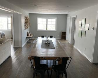 Beautiful Newly Updated 5 Bedroom Home - Grand Marais - Comedor