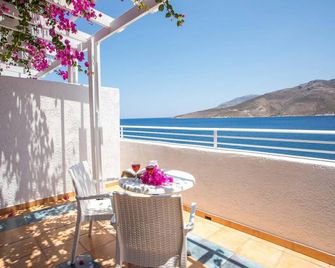 Ilidi Rock - Livadia - Balcone