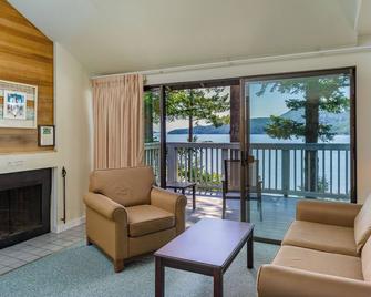 Cozy Harborside Stay | Secluded Orcas Island Getaway- Harborside 2440 - Eastsound - Living room