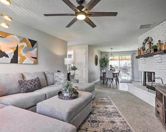Duplex with Private Yard 3 Mi to Downtown Loveland! - Loveland - Living room