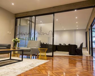 Hotel 224 & Apartments - פרטוריה - לובי