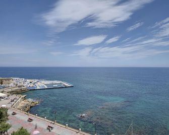 Sliema Chalet Hotel - Sliema - Buiten zicht