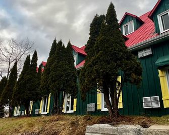 Auberge des Carrefours - Cowansville - Building