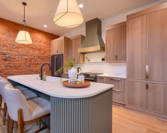 The Addison- Luxury Townhome w/ Rooftop Patio - Chillicothe - Cucina