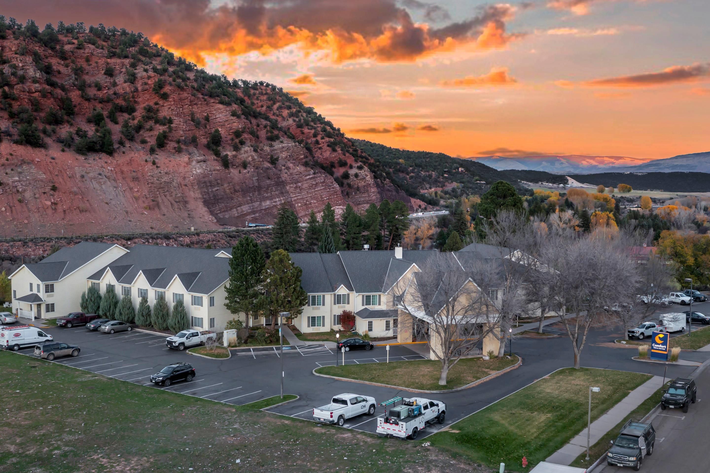 Comfort Inn and Suites Carbondale on the Roaring Fork - Carbondale - Edificio