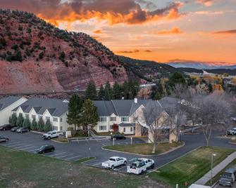 Comfort Inn and Suites Carbondale on the Roaring Fork - Carbondale - Building