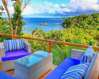 Blue Whale Villa - Deluxe - Calibishie - Balcony