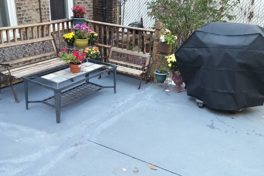 Modern 2br Retreat Near Nyc, Clean, Cozy, Private & Fully Equipped - West New York - Innenhof