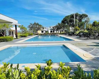 Shiella's Staycation House Cabanatuan - Palayan City - Pool