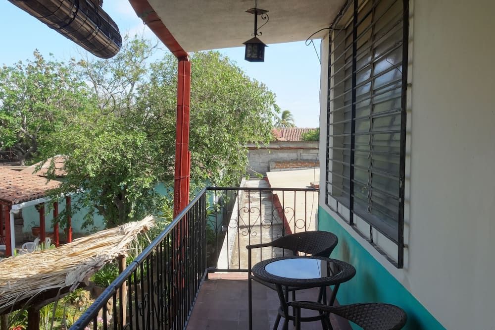 Hostal Harvest House - León - Balcony