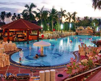 تين دات موي ني - بلو وايفز ريزورت آند سبا - Mũi Né - حوض السباحة