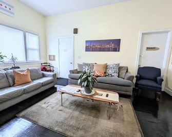 The Avondale Guesthouse - Chicago - Living room