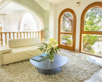Es Baulo Petit Hotel - Can Picafort - Living room