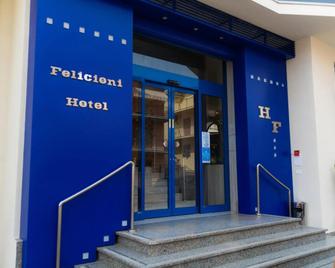 Hotel Felicioni - Pineto - Building
