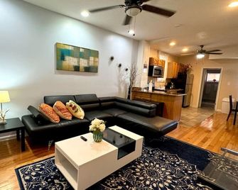 Modern Home w. Deck in Passyunk Square - 費城 - 客廳