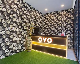 OYO 2361 Hotel Winston - Tanjung Morawa - Recepción