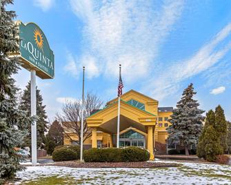 La Quinta Inn & Suites by Wyndham Appleton College Avenue - Appleton - Bygning