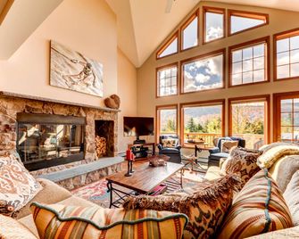 H4 Ski Slope Views! Bretton Woods condo with easy access to Mt Washington, Skiing, White Mountains! - Carroll - Obývací pokoj