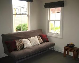 City Cottages - Wellington - Living room