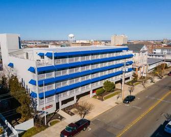 Trendy 1BD Balcony, PoolSmall fam/couples stay! - Ocean City - Building