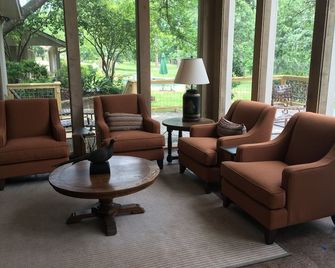 Main Lodge - Expansive Private Lake Views - Center - Lounge