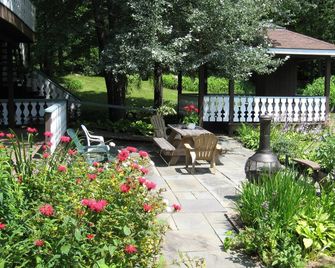 Blue Gentian Lodge at Magic Mountain - Londonderry - Terasa