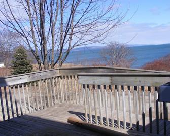 66 Montague House - Digby - Balcón