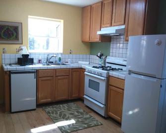 Inside Yosemite Park! Cozy, Peaceful - Yosemite West - Kitchen