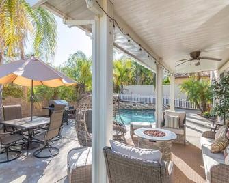 Minutes to Wineries Outdoor Oasis Pool Table - Murrieta - Binnenhof