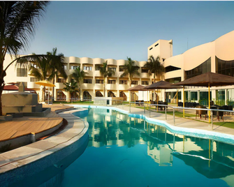 Swiss Traffalgaar Luxury Hotels - Nashik - Zwembad