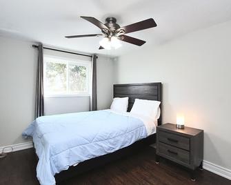 Barrie House near to all amenities - Barrie - Bedroom