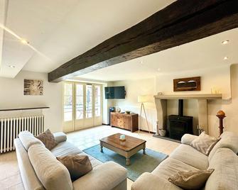 Les Trois Cheminees - Fromental - Sala de estar