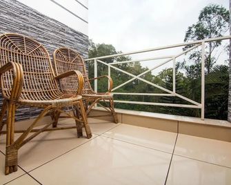 The New Whispering Meadows - Munnar - Balcony