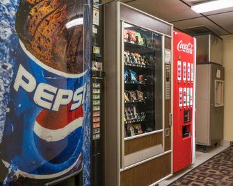 Super 8 by Wyndham Owatonna - Owatonna - Tienda