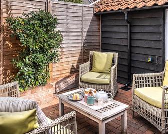 No77 is a Pretty Grade II listed Cottage in the heart of Lavenham. - Sudbury - Patio