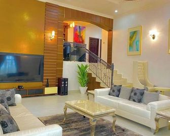 Hogis Luxury Suites - Calabar - Sala de estar