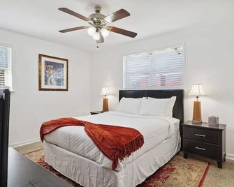 Nola (2bd) Vacation Hub - Metairie - Bedroom