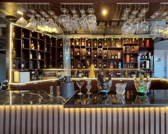 8 Dragons Private Resort And Events Place By Cocotel - Silang - Bar
