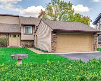 Indianapolis Area Gem Hike, Bike And Gol - Martinsville - Building