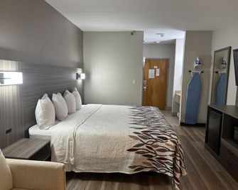 Red Roof Inn & Suites Middleborough - Middleboro - Schlafzimmer