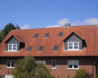 Ferienwohnung in beliebtem Gästehaus mit Fahrradverleih in ländlicher Gegend - a86958 - Eckernförde - Gebouw