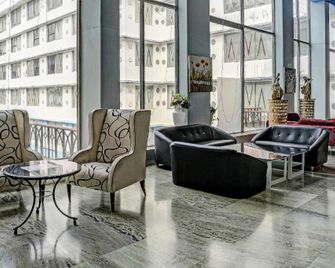 Townhouse Royal Palms Hotel - Rose Collection - Mumbai - Lobby