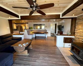 Bespoke Lake Cottage - New Minas - Living room