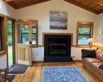 Huckleberry Hill - Point Arena - Sala de estar