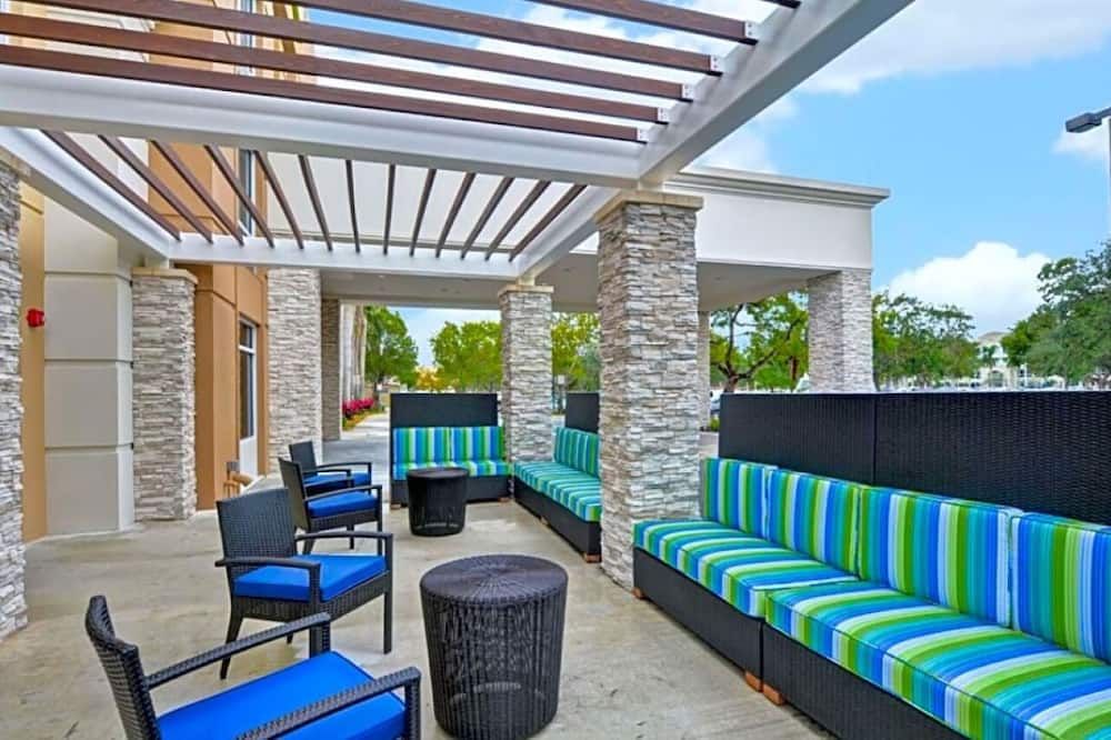 Studio w/ Pool, Gym & Kitchen Close to Local Hot Spots - 2 Units - Miramar - Balkon