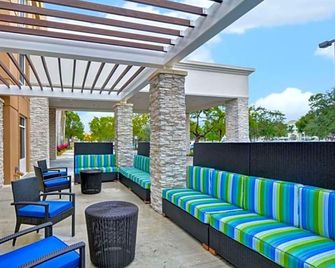 Studio w/ Pool, Gym & Kitchen Close to Local Hot Spots - 2 Units - Miramar - Balkon
